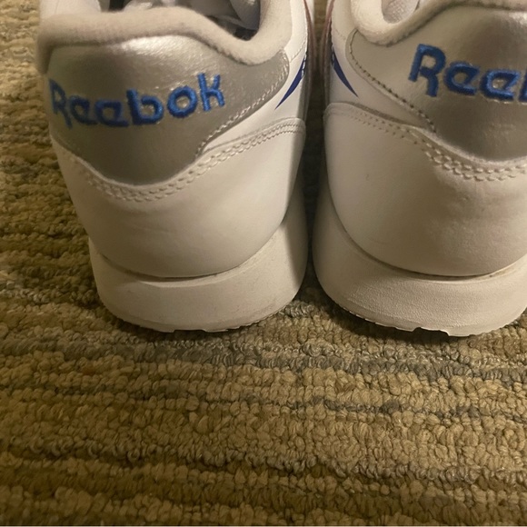 Reebok classic leather white blue and pink sneakers size 6.5 - Picture 3 of 4